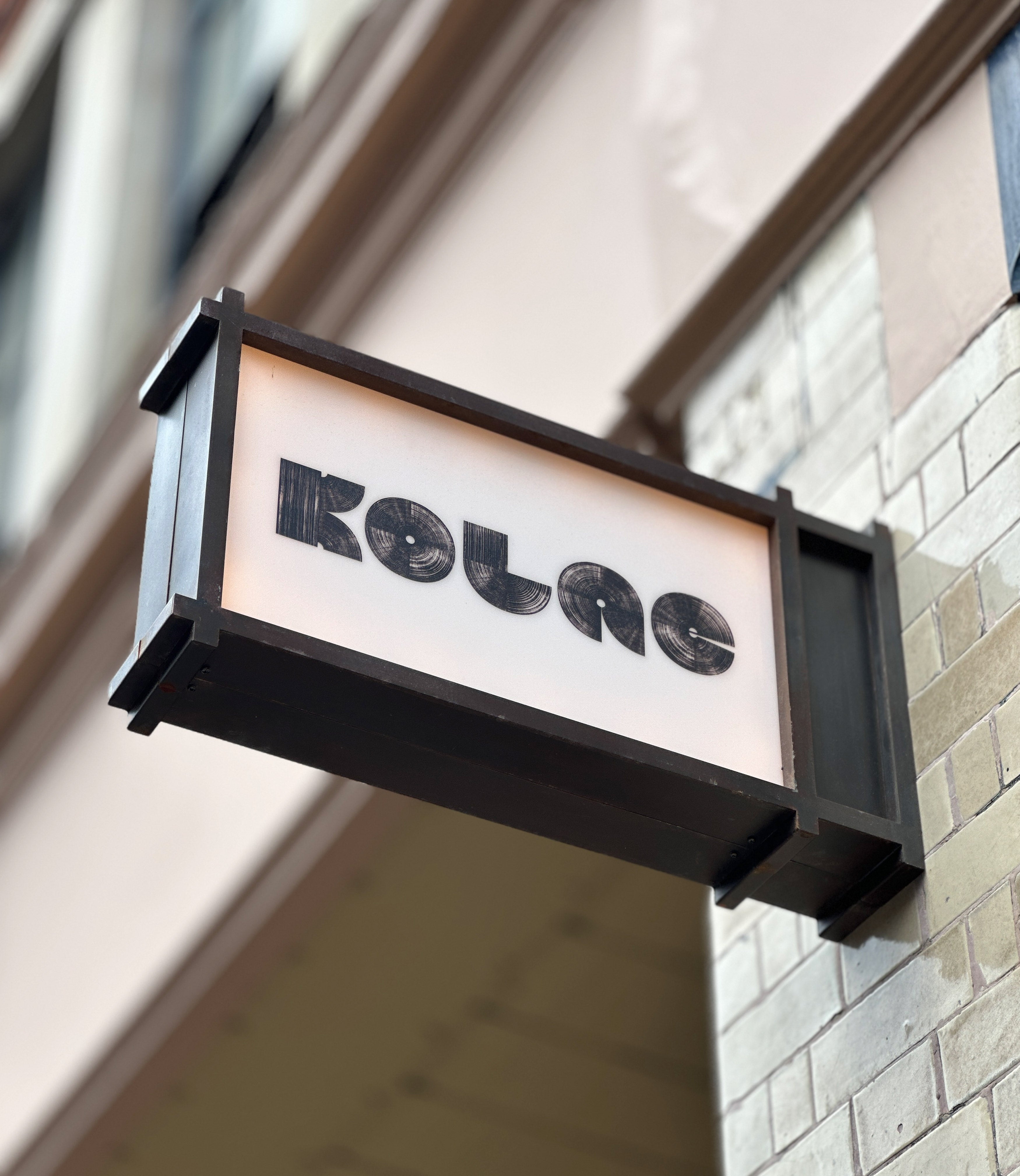 Kolae Blackened steel projecting