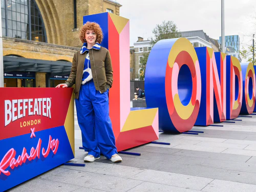 images/giant_letters_london1.jpg