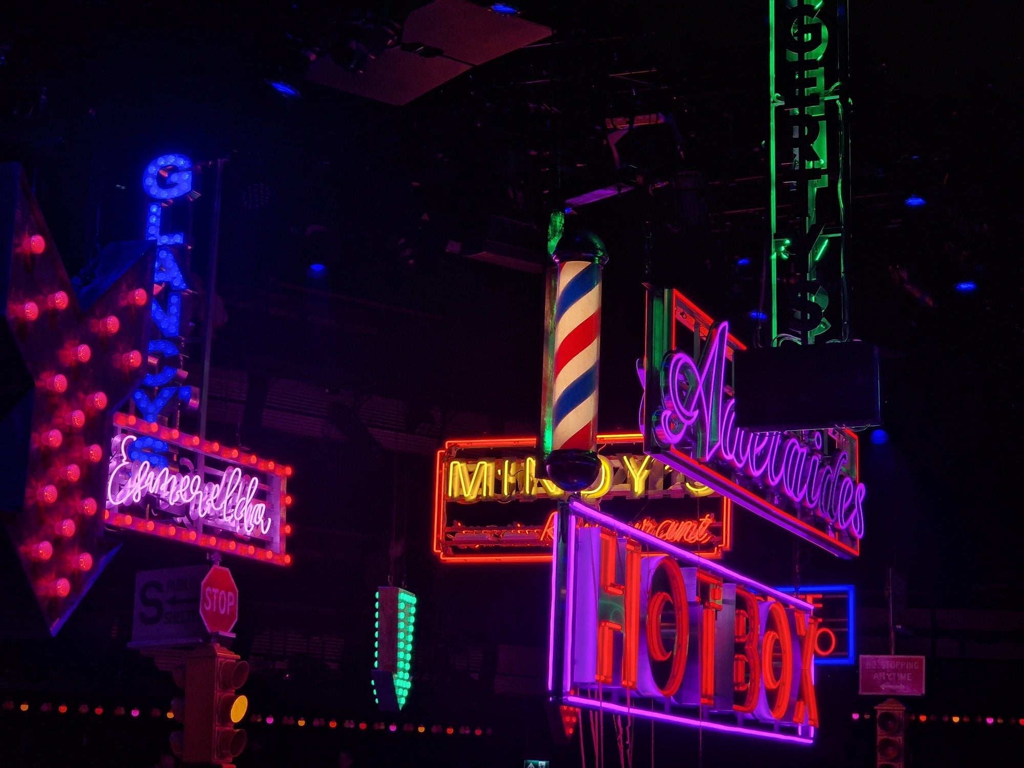 Guys & Dolls at Bridge Theatre, London SE1 - Sign Installation London | Goodwin & Goodwin