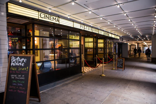 images/1picturehouse_signs.jpg