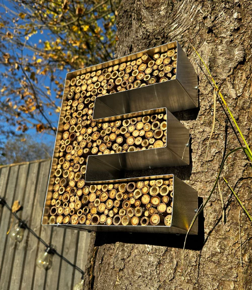 images/bee_hotel.jpg