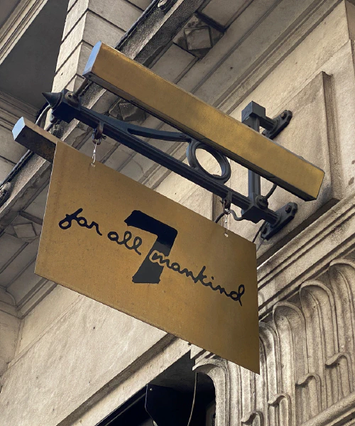 images/aged_brass_projecting_sign.jpg London - Bespoke Signs by Goodwin & Goodwin