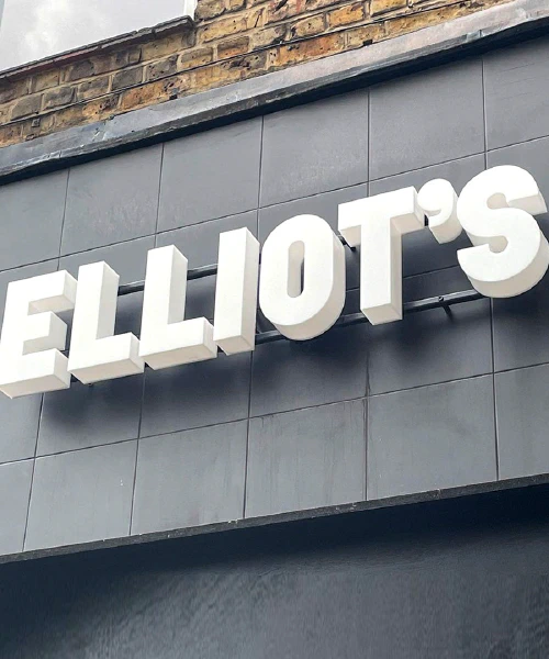 images/elliots_sq.jpg